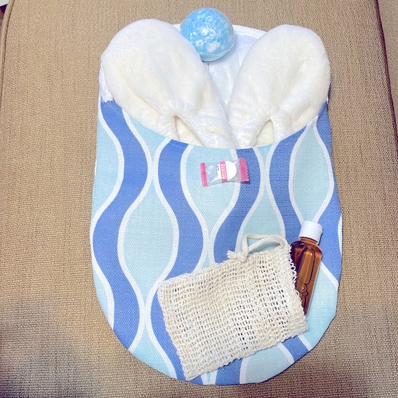 Spa Tote - Picture 1 of 7